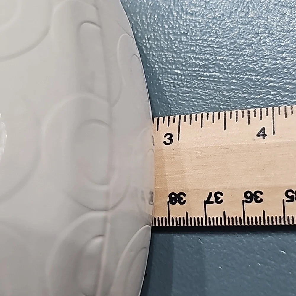 COACH sunglasses case. Hard..cream color withtan felt like‎ interior.